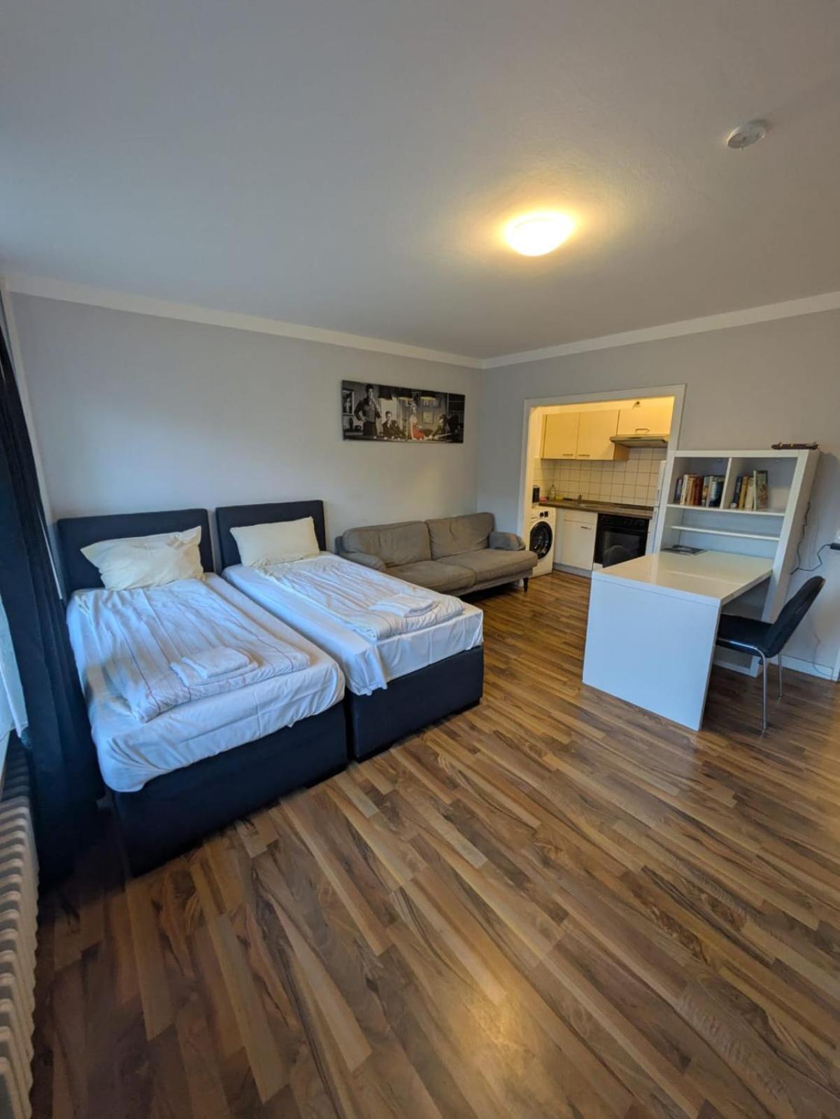1,5-Zimmer Apartment Mit Balkon Am Hauptbahnhof Neumuenster Exterior photo